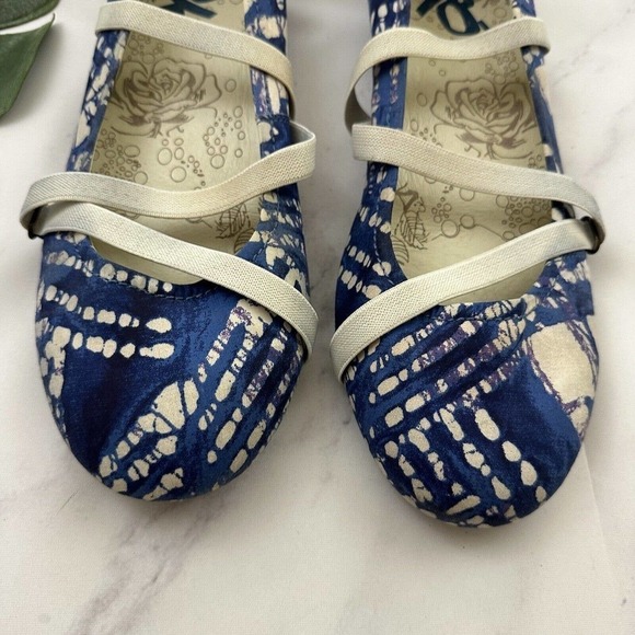 OTBT Womens Park City Strappy Ballet Flats Size 10 Blue White Shabori Print - Picture 3 of 7